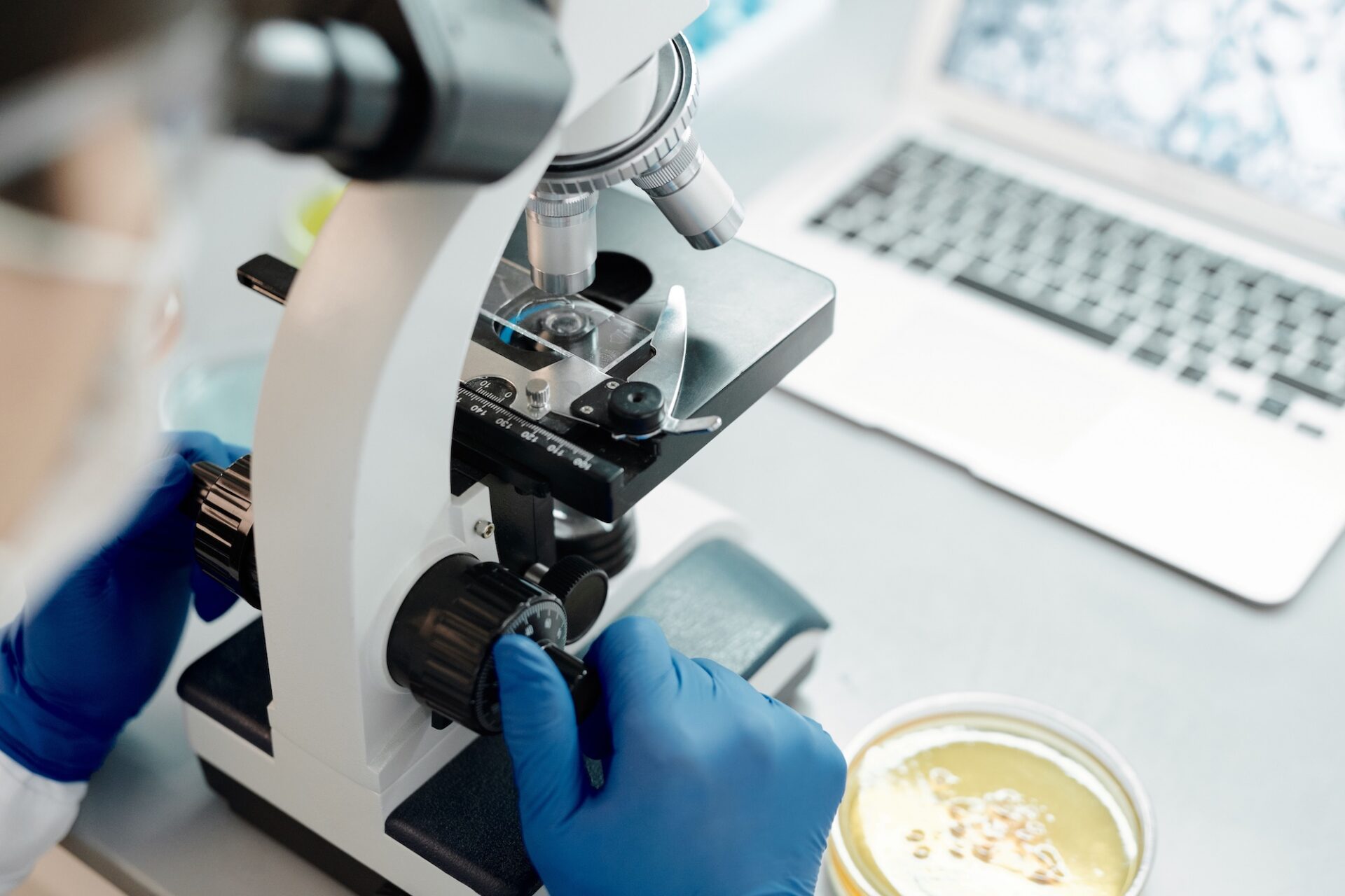 Project tackling biofilms in data centre cooling systems receives NBIC funding